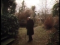 Piaget devant l'entrée de sa maison, 1979, Archives RTS