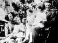 La famille Piaget dans le jardin, 1934